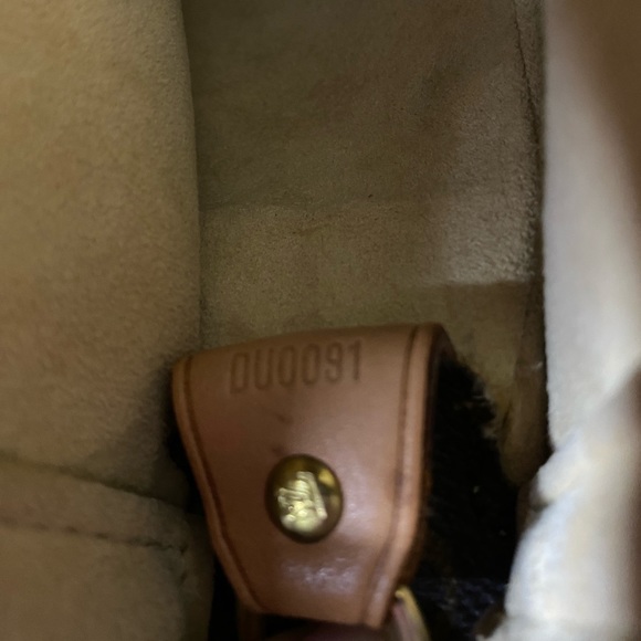 Authentic Pre Loved Louis Vuitton Looping GM Shoulder Bag - Picture 14 of 17